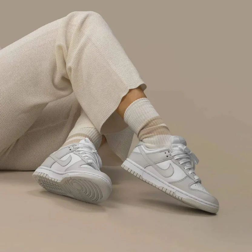 Tênis Nike Dunk Low Feminino "Photon Dust" Cinza - DD1503-103