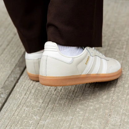 Tênis Adidas Samba OG Feminino "Aluminium" Bege - IE7013