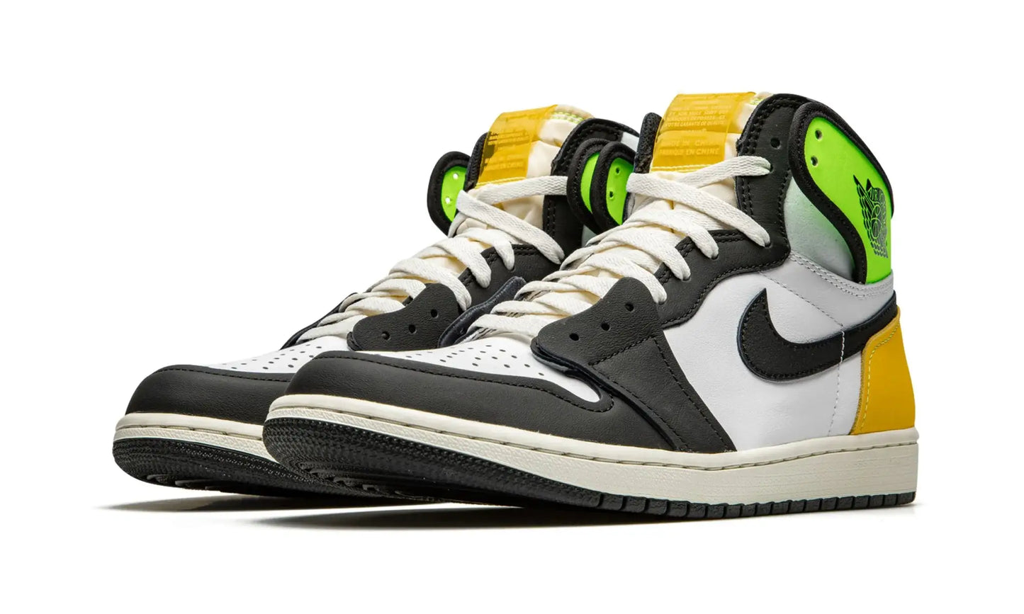 Tênis Air Jordan 1 High "Volt Gold" Amarelo - 555088-118