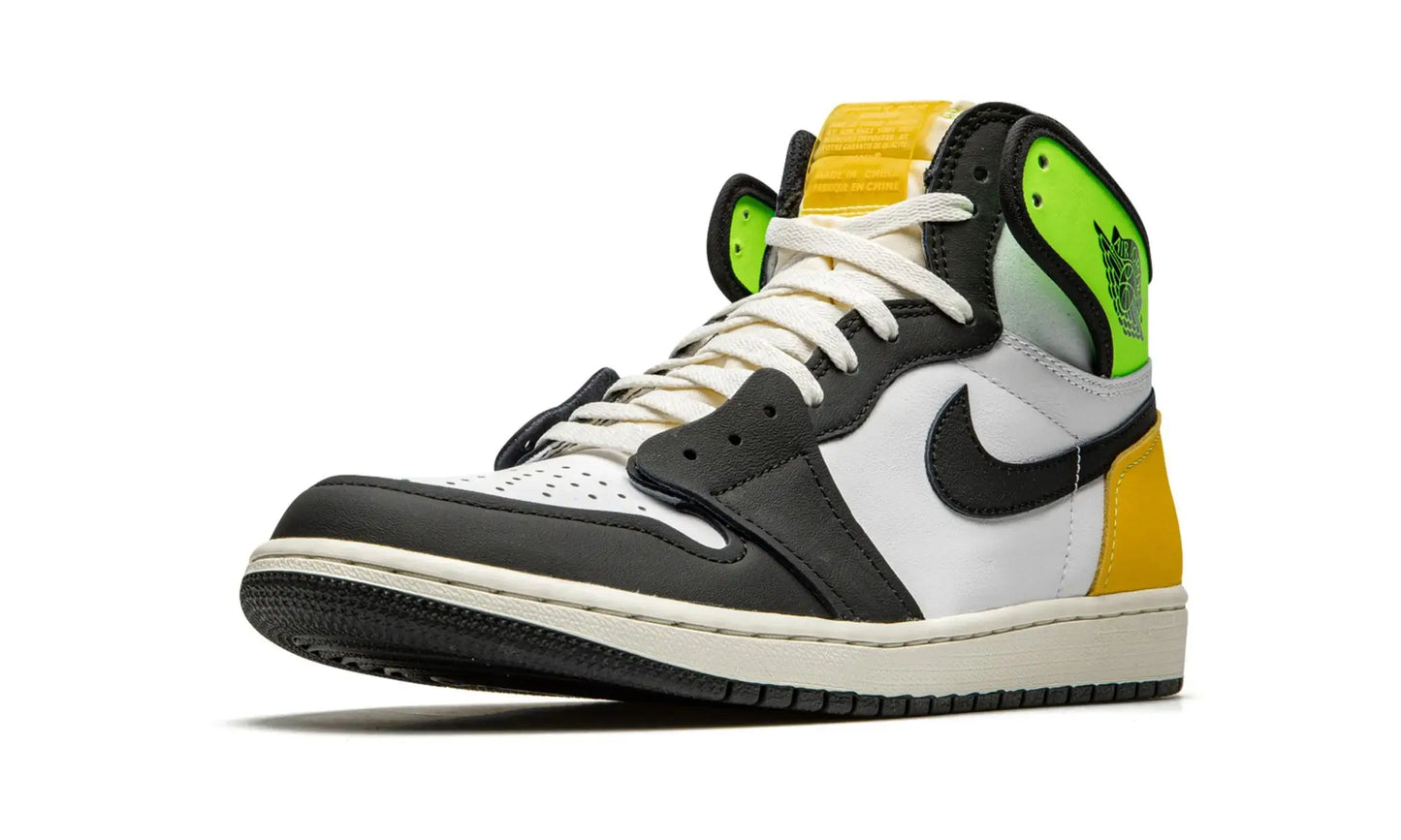 Tênis Air Jordan 1 High "Volt Gold" Amarelo - 555088-118