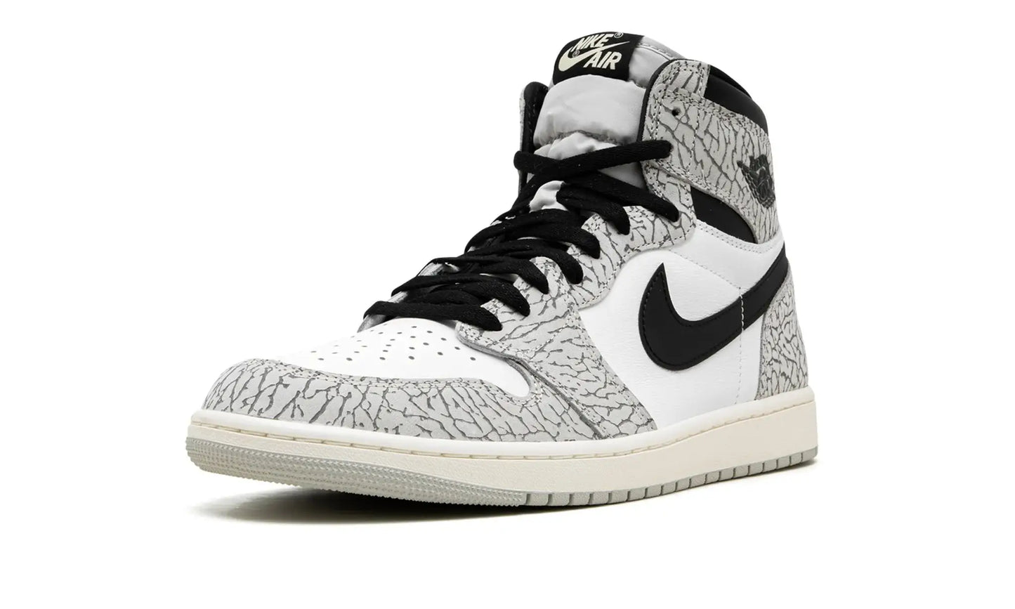 Tênis Air Jordan 1 High "White Cement" Cinza - DZ5485-052
