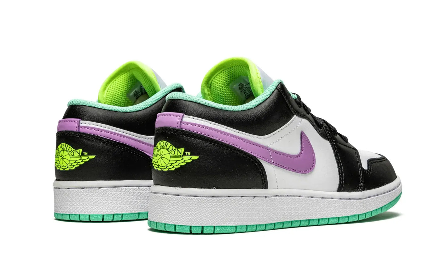 Tênis Air Jordan 1 Low Feminino "Black White Purple" Colorido - 553560-151