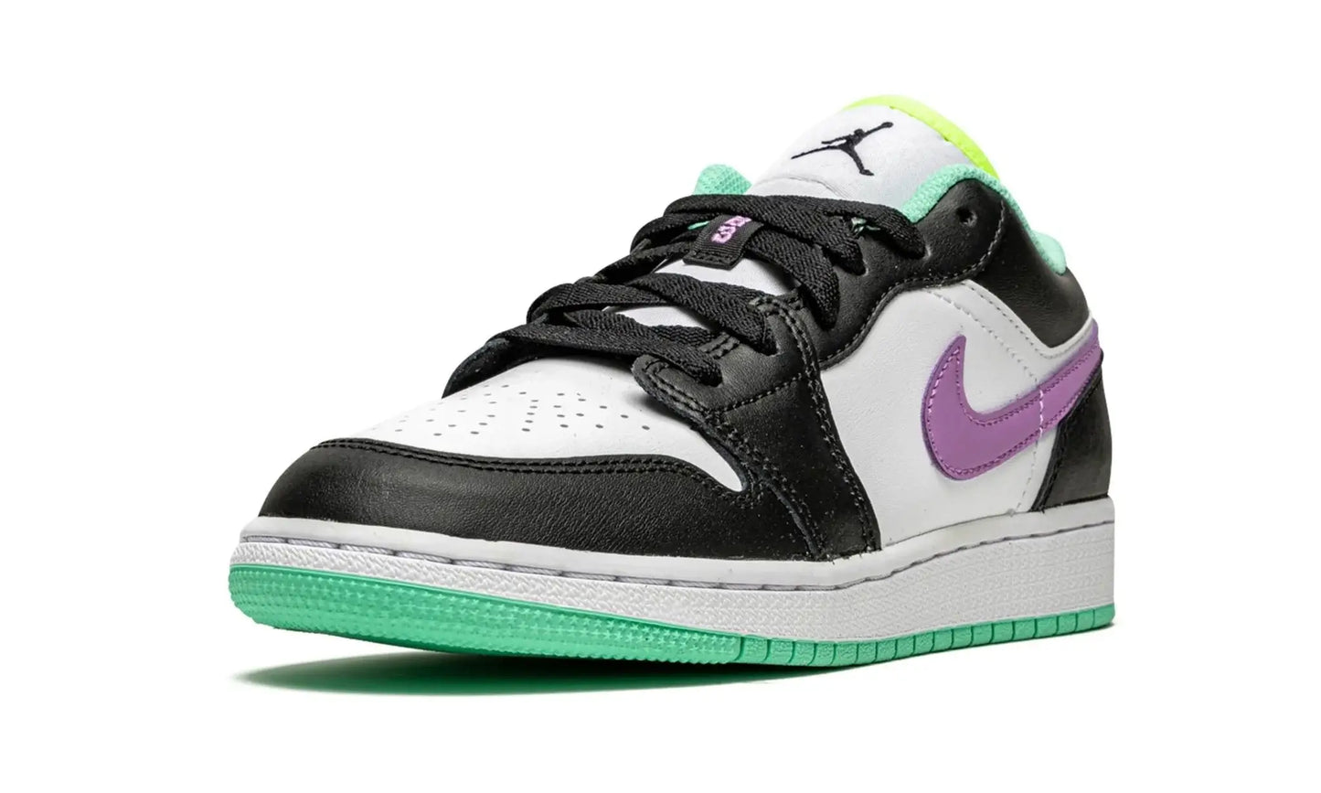Tênis Air Jordan 1 Low Feminino "Black White Purple" Colorido - 553560-151