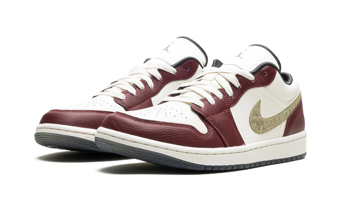 Tênis Air Jordan 1 Low Feminino "Year of the Dragon" Bordô - FJ5735-100