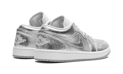 Tênis Air Jordan 1 Low Feminino "Metallic Silver" Cinza - FN5030-001