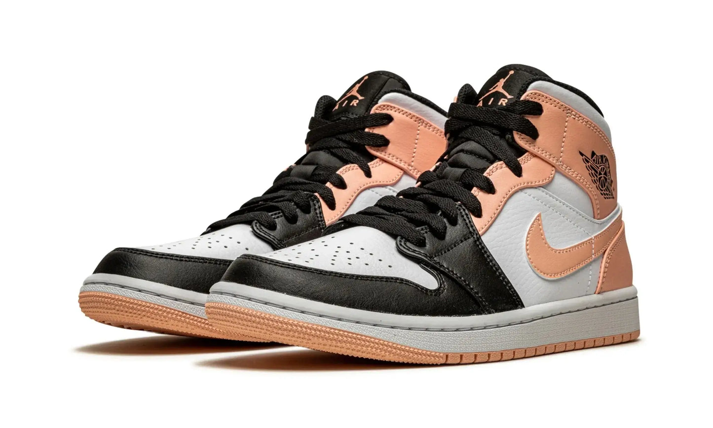 Tênis Air Jordan 1 Mid Feminino "Crimson Tint" Salmão - 554725-133