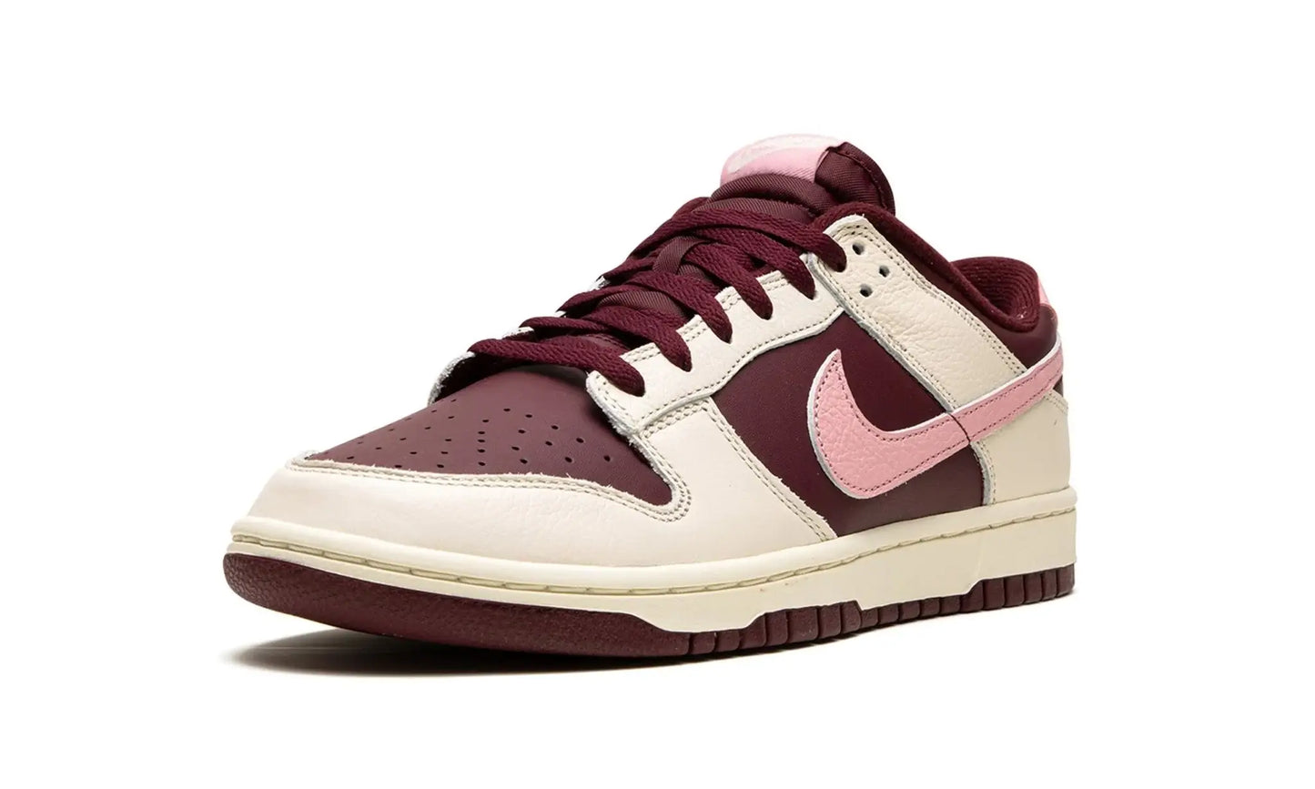 Tênis Nike Dunk Low Feminino "Valentine's Day" Bordô - DR9705-100