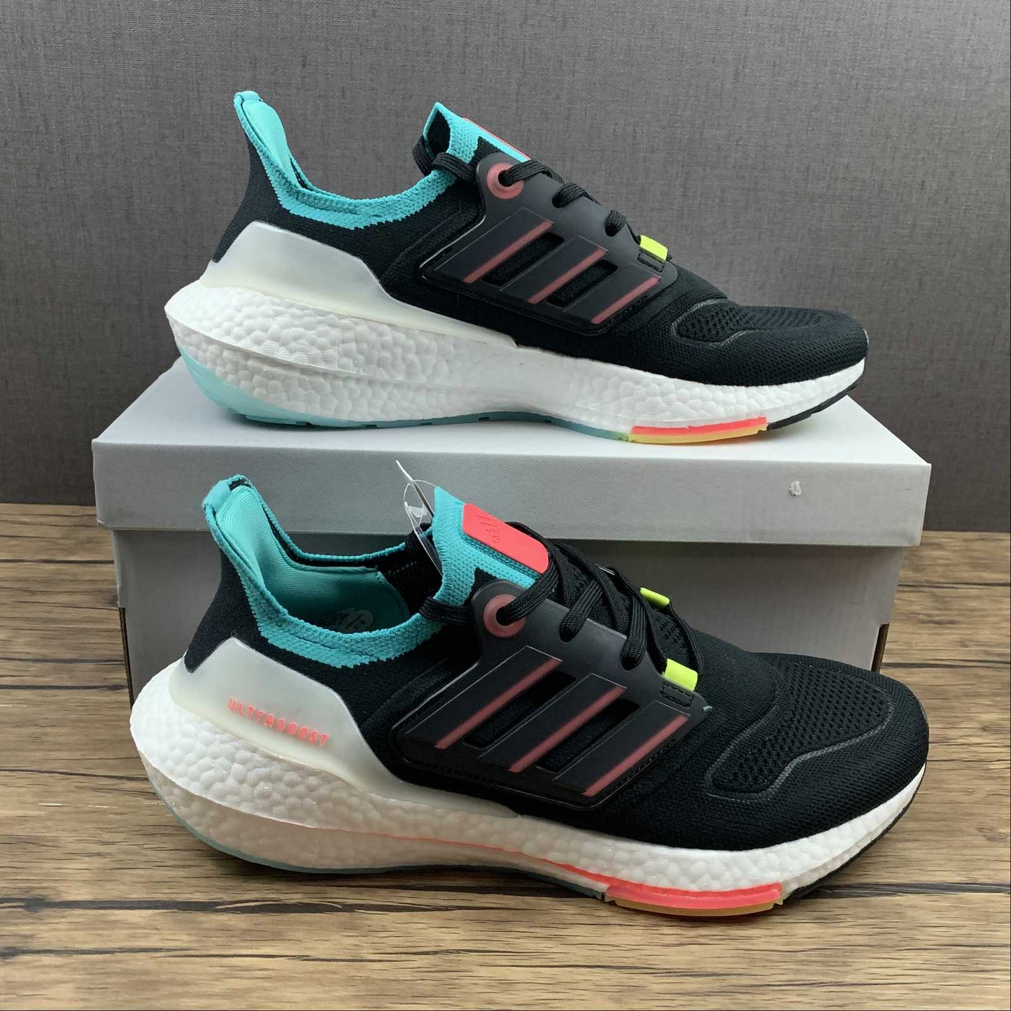 Tênis Adidas UltraBoost 22 'Black Turbo Mint' - GX5497