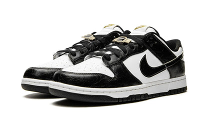 Tênis Nike Dunk Low Black "World Champ" Preto / Branco - DR9511-100