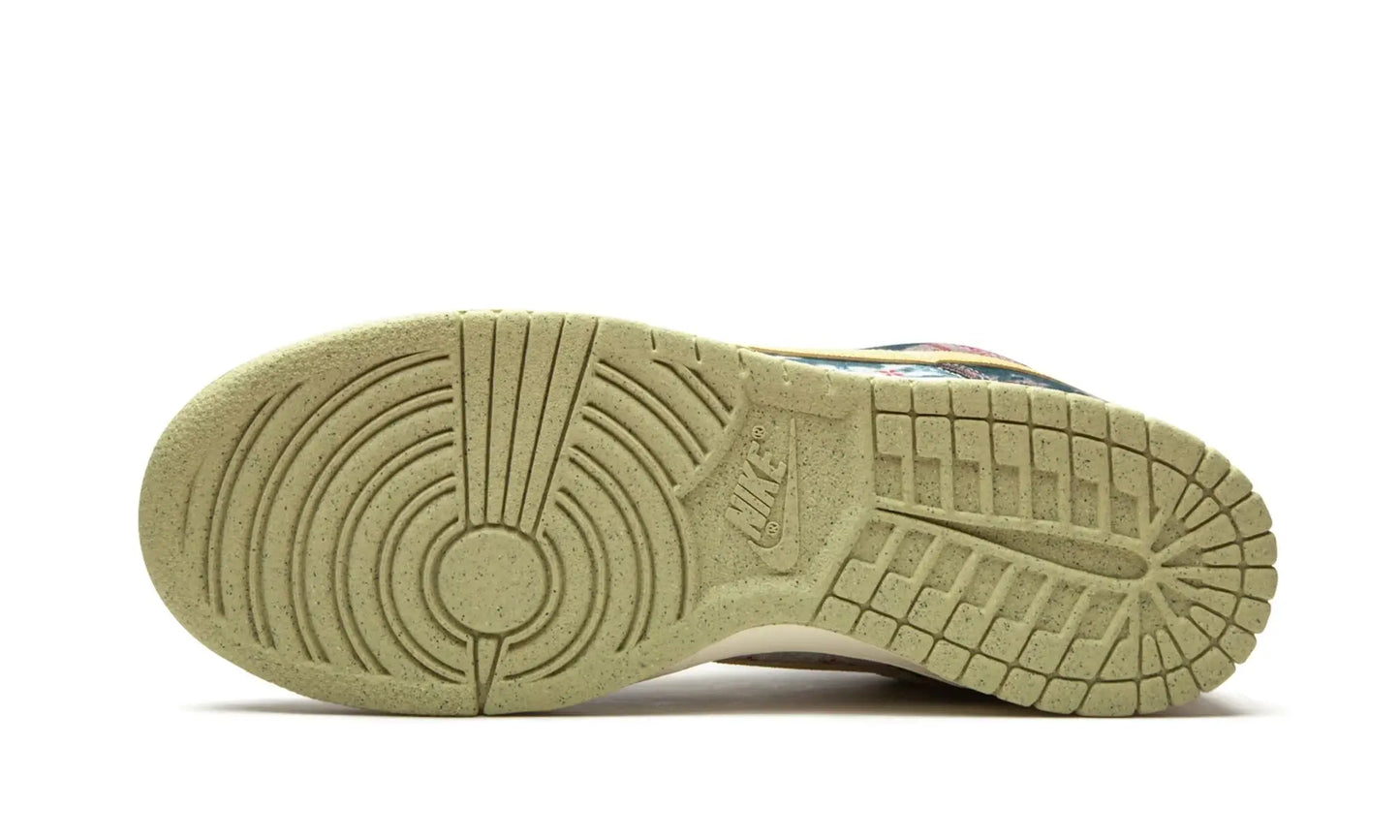 Tênis Nike Dunk Low "Community Garden" Verde / Bordô - CZ9747-900