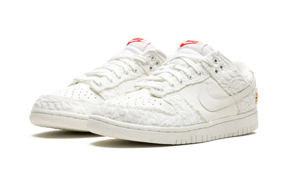 Tênis Nike Dunk Low Feminino "Give Her Flowers" Branco - FZ3775-133