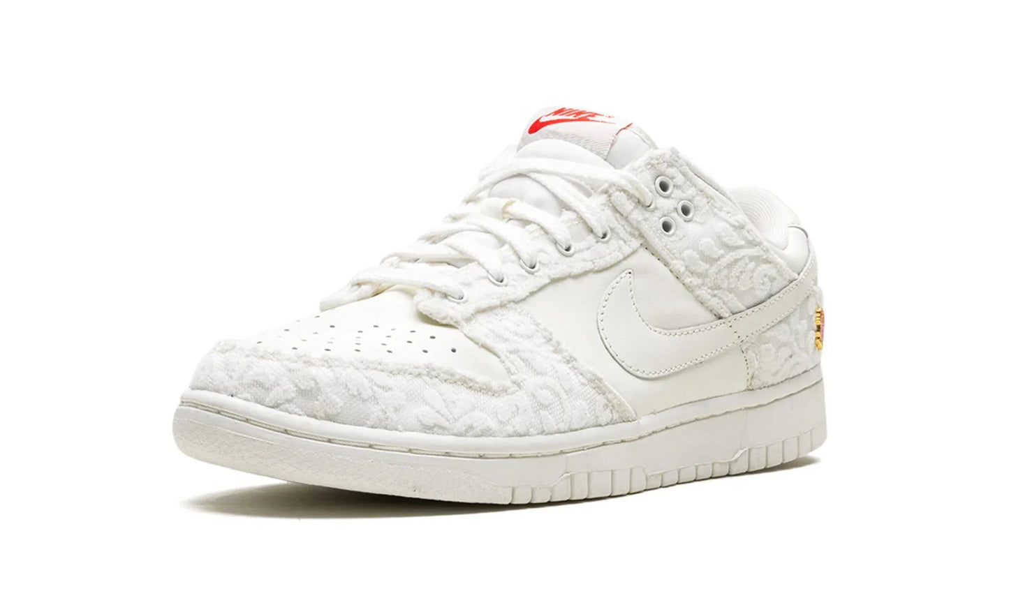 Tênis Nike Dunk Low Feminino "Give Her Flowers" Branco - FZ3775-133