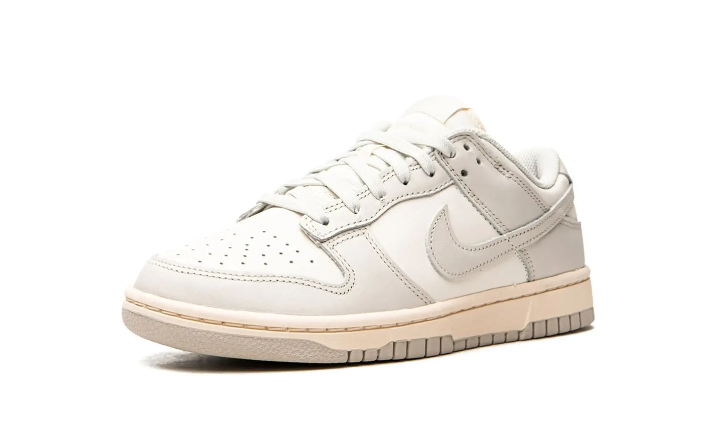 Tênis Nike Dunk Low Feminino "Light Bone" Cinza - DD1503-107