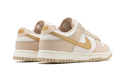 Tênis Nike Dunk Low Feminino "Metallic Gold" Dourado - DX5930-001