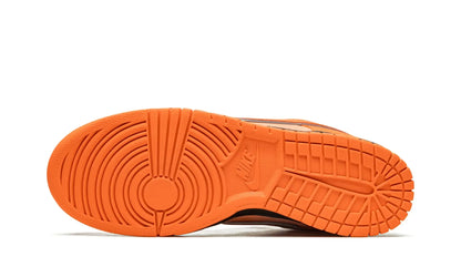 Tênis Nike Dunk Low SB x Concepts "Orange Lobster" Laranja - FD8776-800