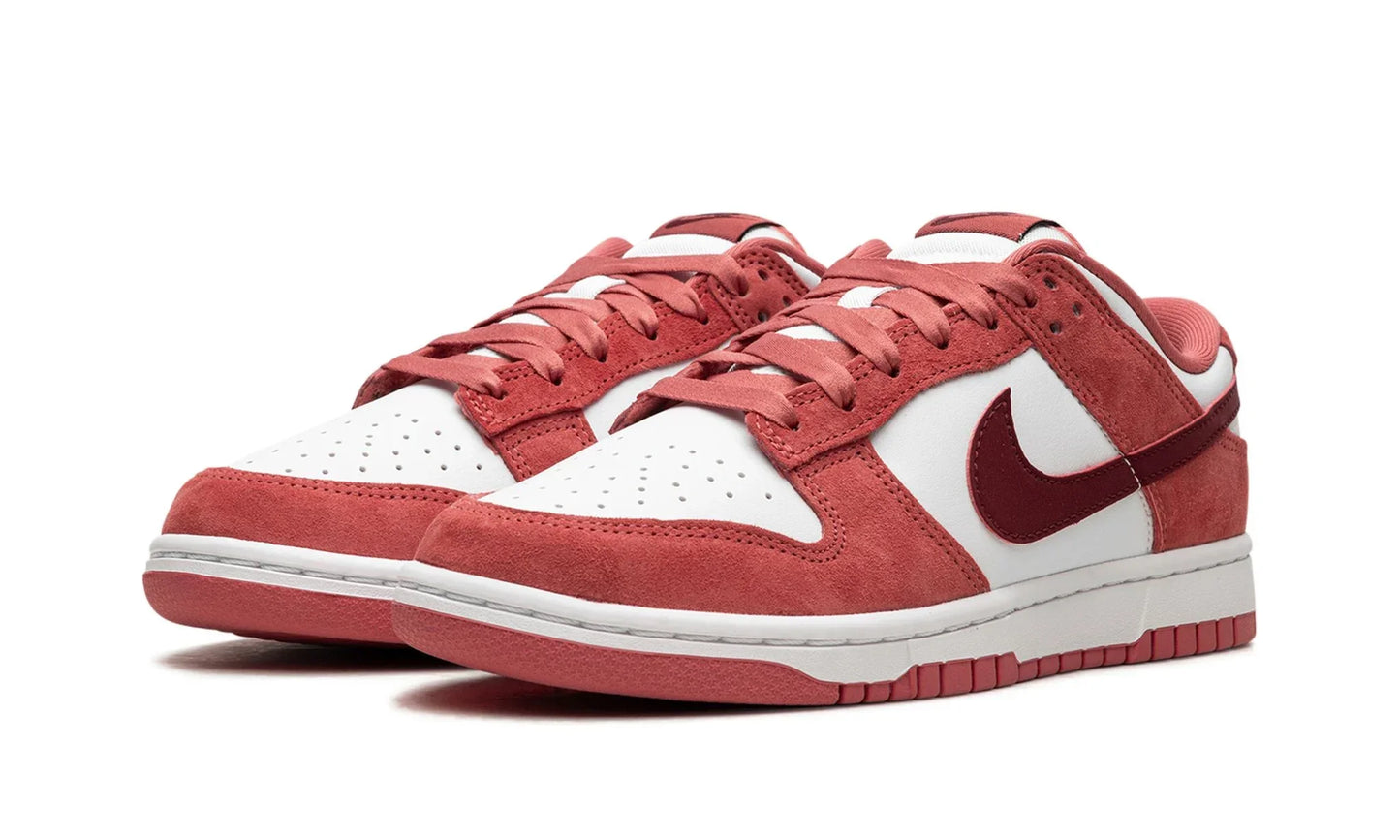 Tênis Nike Dunk Low Feminino "Valentine's Day" Vermelho - FQ7056-100