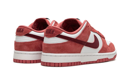 Tênis Nike Dunk Low Feminino "Valentine's Day" Vermelho - FQ7056-100