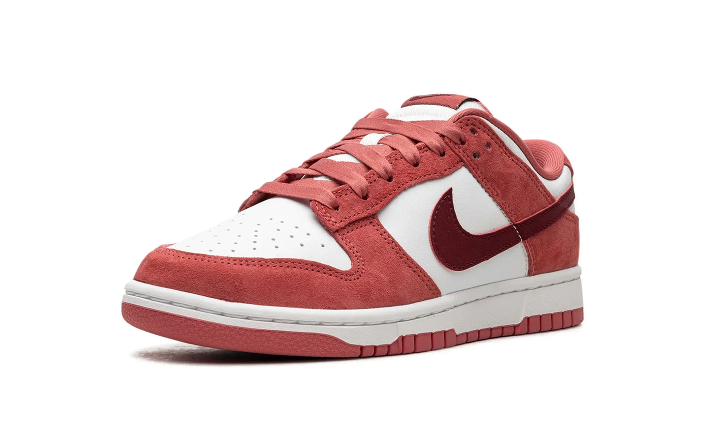 Tênis Nike Dunk Low Feminino "Valentine's Day" Vermelho - FQ7056-100