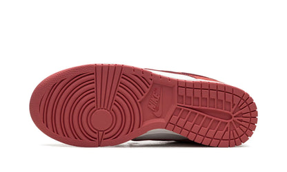 Tênis Nike Dunk Low Feminino "Valentine's Day" Vermelho - FQ7056-100