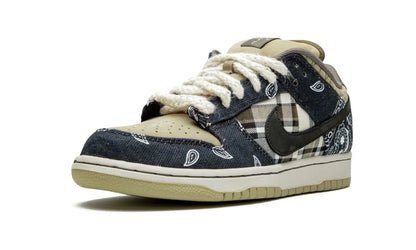 Tênis Nike Dunk Low SB  x Travis Scott "Cactus Jack" - CT5053-001