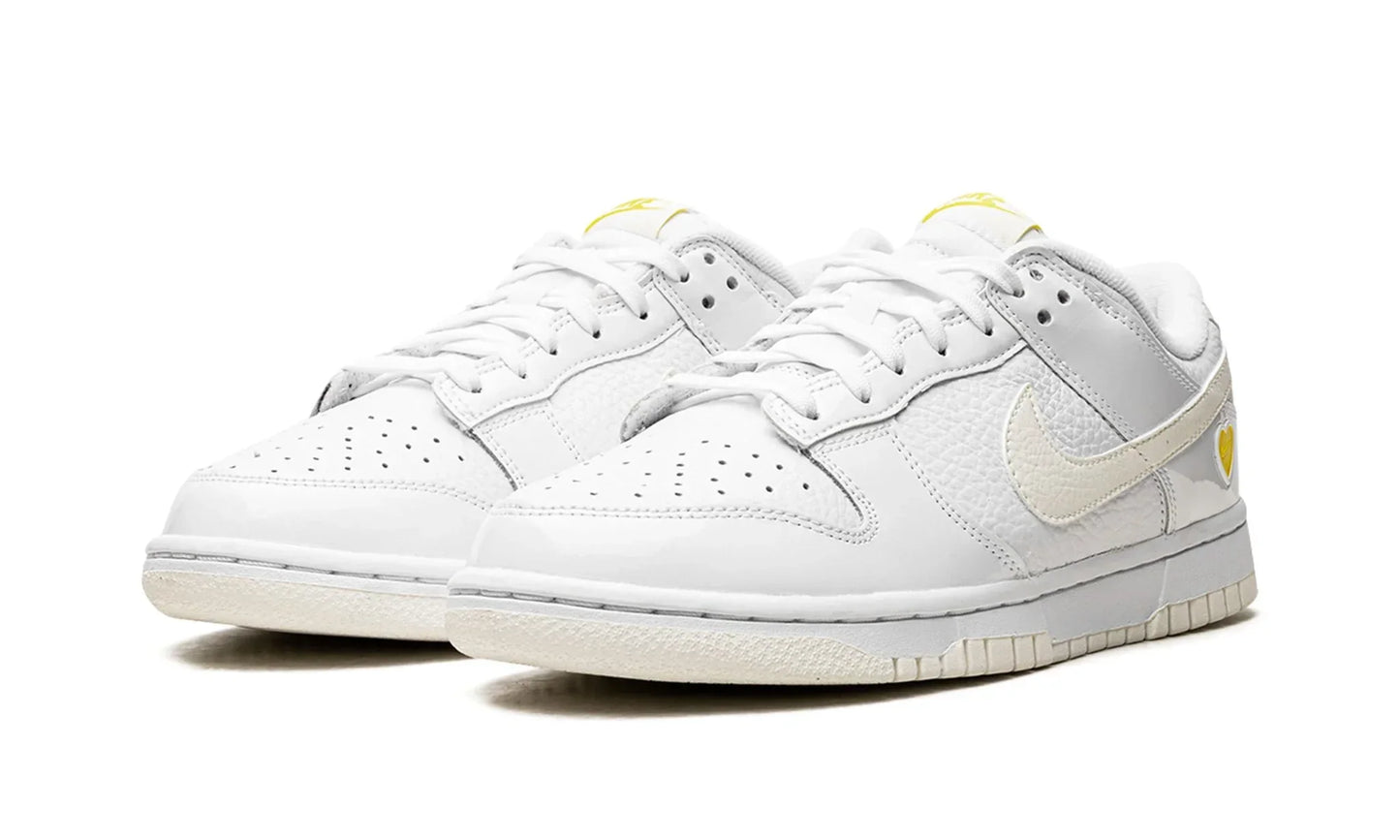 Tênis Nike Dunk Low Feminino "Yellow Heart" Branco - FD0803-100