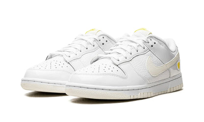 Tênis Nike Dunk Low Feminino "Yellow Heart" Branco - FD0803-100