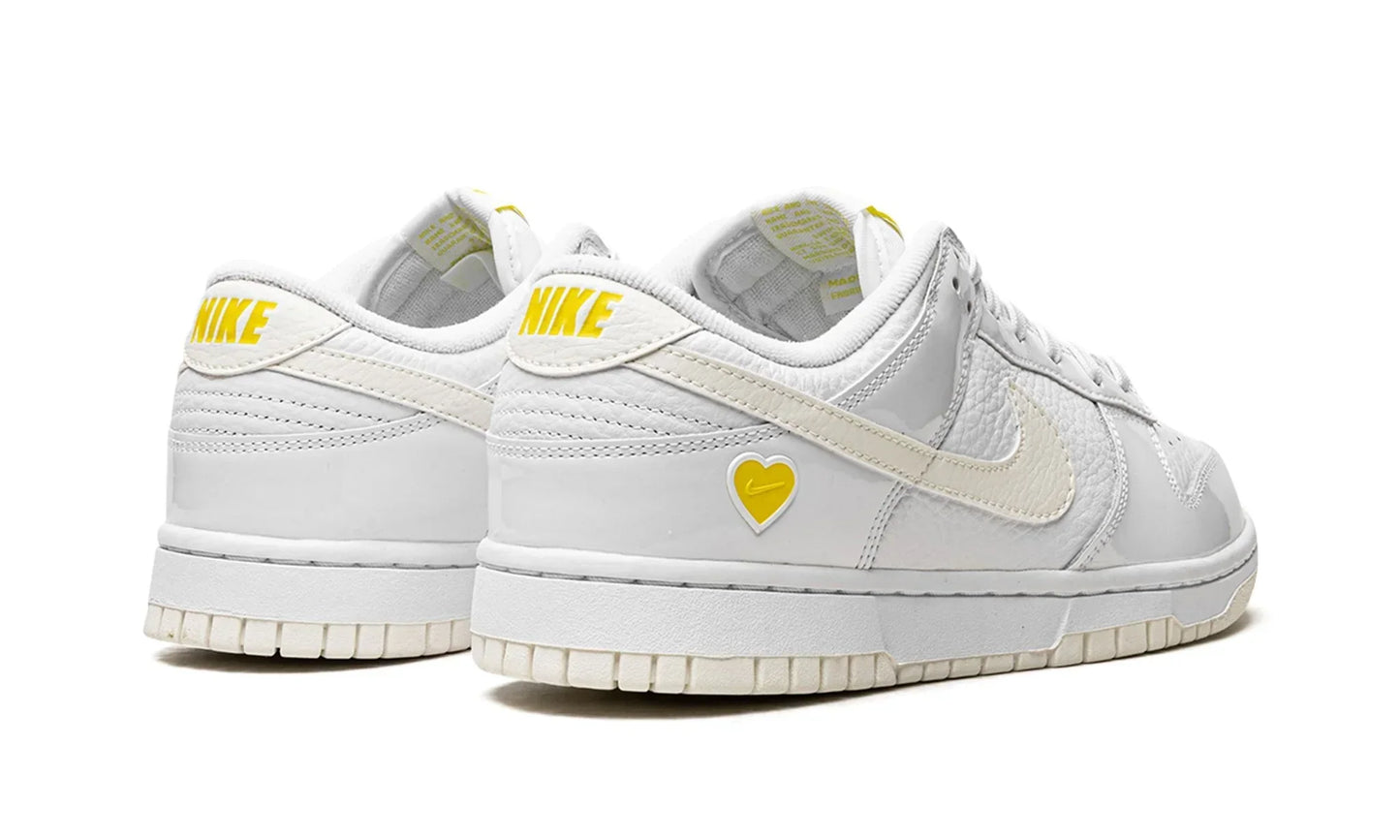 Tênis Nike Dunk Low Feminino "Yellow Heart" Branco - FD0803-100
