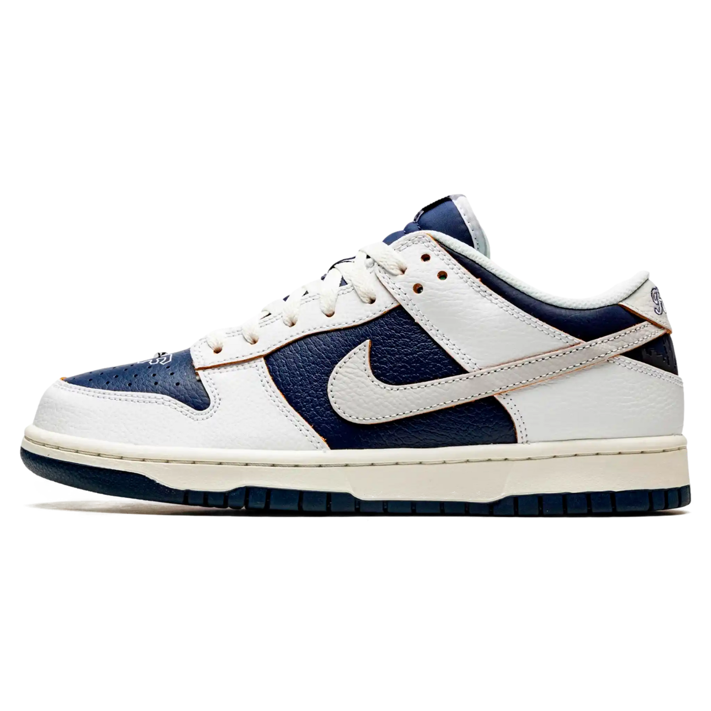Tênis Nike Dunk Low SB x HUF "New York" Branco / Azul - FD8775-100