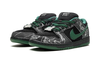 Tênis Nike Dunk Low SB "There Skateboards" Preto / Verde - HF7743-001