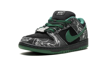 Tênis Nike Dunk Low SB "There Skateboards" Preto / Verde - HF7743-001